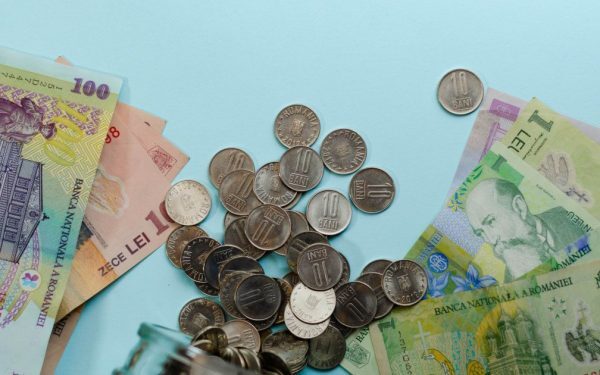 Primăria Buzău, în căutarea celor 12 milioane de euro neîncasate Primăria Buzău se confruntă cu o situație financiară delicată, având de recuperat peste 12 milioane de euro de la cetățeni care nu și-au plătit taxele și impozitele în anii anteriori