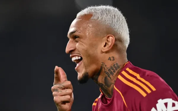 Roma vizează o victorie în fața lui Udinese pentru a-și consolida șansele în Serie A După un parcurs reușit în Europa, echipa AS Roma se pregătește să reînceapă aventura în Serie A, confruntându-se luni cu Udinese, pe terenul acesteia