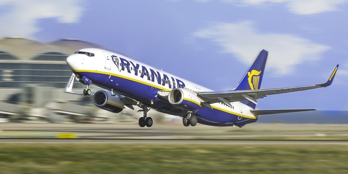 Ryanair ia în calcul eliminarea unor rute din România