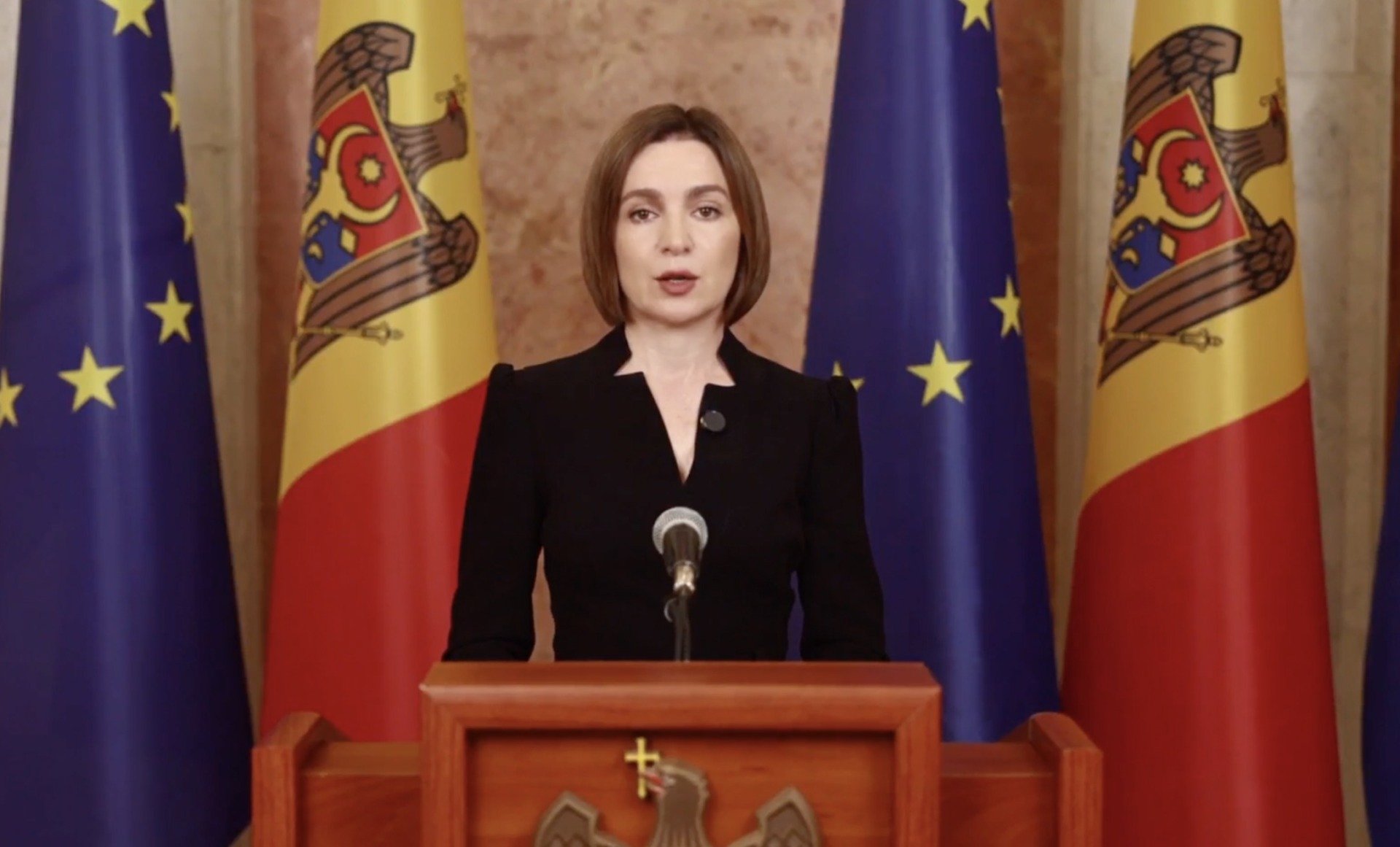 Președinta Republicii Moldova, Maia Sandu, admite posibilitatea unuiirea cu România, dacă ar avea loc un referendum acum Președinta Maia Sandu a declanșat un subiect sensibil în spațiul politic și mediatic, atunci când a afirmat într-un interviu recent că, dacă ar fi organizat acum un referendum, ea ar vota pentru reunificarea cu România