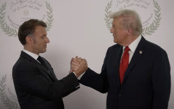 Franța respinge acuzațiile lui Donald Trump privind presiunile asupra președintelui Emmanuel Macron Franța a confirmat miercuri că a rejetat categoric acuzațiile făcute de fostul președinte american Donald Trump, care susținea că ar fi exercitat presiuni asupra liderului francez Emmanuel Macron pentru a majora prețurile medicamentelor pe piața internă