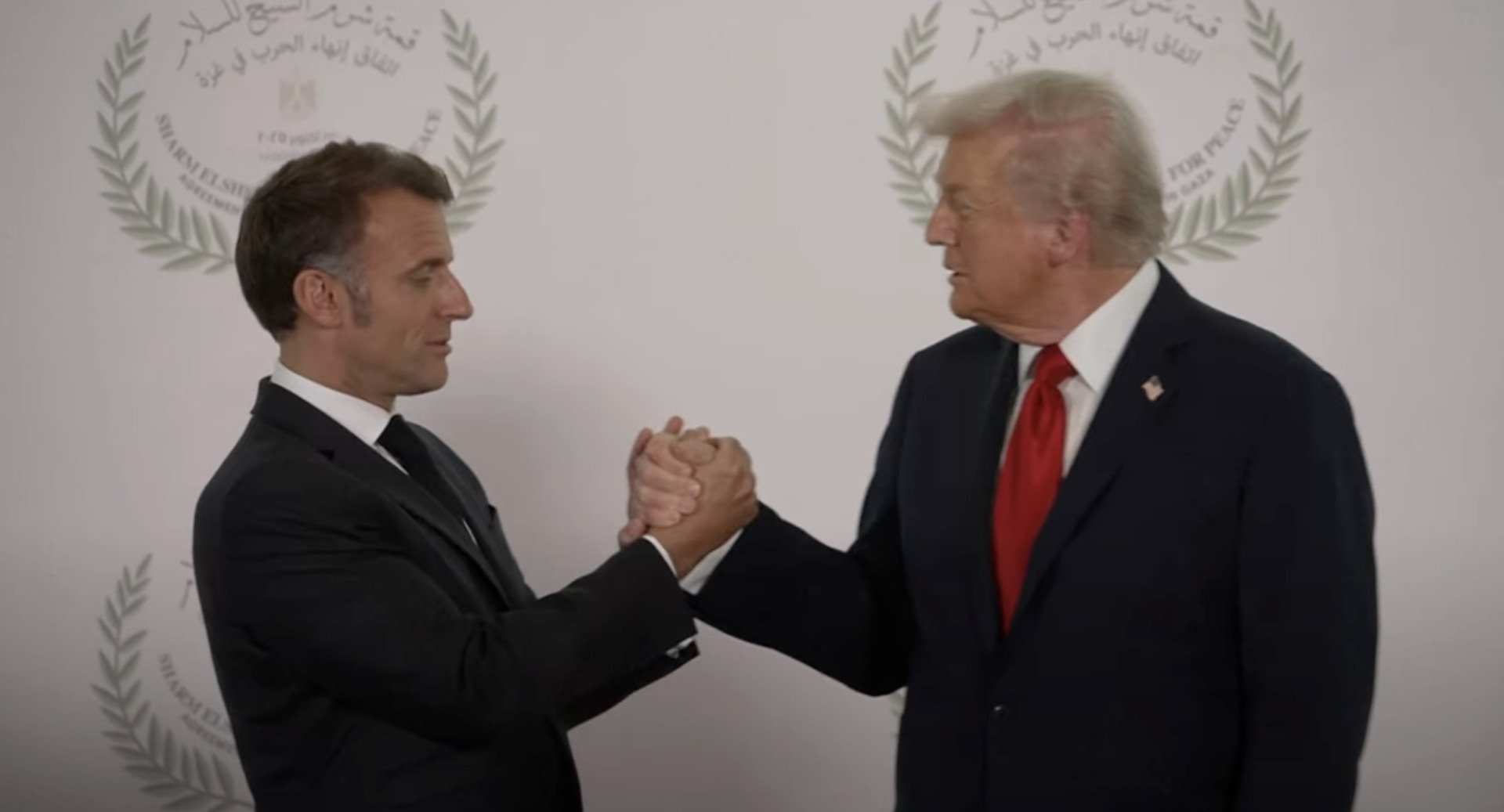 Franța respinge acuzațiile lui Donald Trump privind presiunile asupra președintelui Emmanuel Macron Franța a confirmat miercuri că a rejetat categoric acuzațiile făcute de fostul președinte american Donald Trump, care susținea că ar fi exercitat presiuni asupra liderului francez Emmanuel Macron pentru a majora prețurile medicamentelor pe piața internă