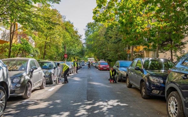 Primăria Sectorului 2 a anunțat cu mândrie că, doar în ultimele luni, a reușit să ridice peste o mie de autovehicule de pe domeniul public, o cifră record care depășește totalul vehiculelor ridicate în ultimii patru ani