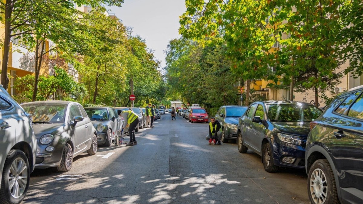 Primăria Sectorului 2 a anunțat cu mândrie că, doar în ultimele luni, a reușit să ridice peste o mie de autovehicule de pe domeniul public, o cifră record care depășește totalul vehiculelor ridicate în ultimii patru ani