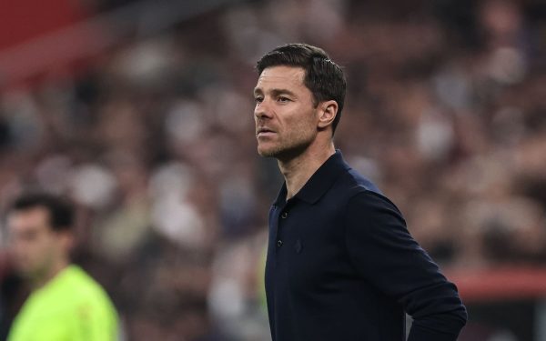 Supercupa Națională: Aventura lui Xabi Alonso continuă Real Madrid a suferit o înfrângere neașteptată în fața rivalilor de la Barcelona, în finala Supercupei Naționale, rezultatul de 3-2 păstrându-l pe Xabi Alonso la cârma echipei, cel puțin pentru moment