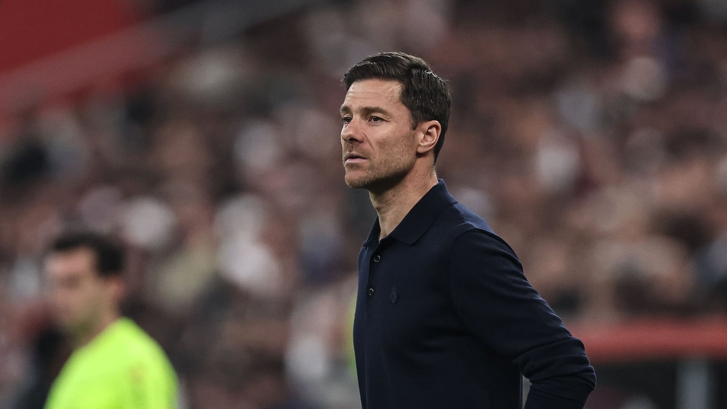 Supercupa Națională: Aventura lui Xabi Alonso continuă Real Madrid a suferit o înfrângere neașteptată în fața rivalilor de la Barcelona, în finala Supercupei Naționale, rezultatul de 3-2 păstrându-l pe Xabi Alonso la cârma echipei, cel puțin pentru moment