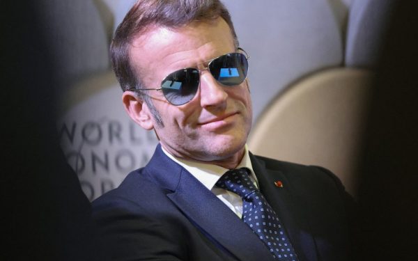 „Ochelarii de soare ai lui Macron de la Davos: Povestea surprinzătoare”