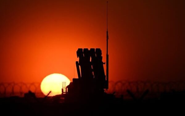 Ucraina mobilizează sisteme Patriot cu sprijinul Germaniei pentru protejarea orașelor și infrastructurii strategice Într-un prim pas evident de consolidare a apărării naționale, Ucraina a anunțat joi că și-a extins capacitățile antiaeriene prin achiziția și desfășurarea a două sisteme Patriot, simbol local al sprijinului occidental în criza prelungită cu Rusia