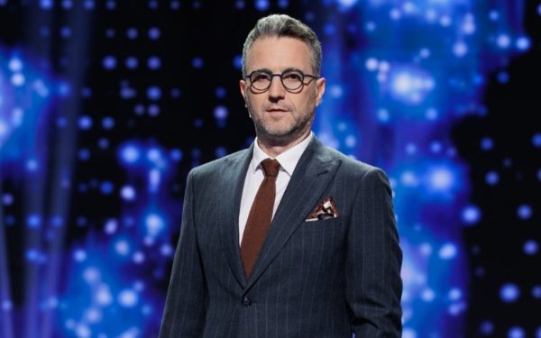 Andi Moisescu, O Prezență Îndrăgită în Jurizarea „Românii au talent” Andi Moisescu continuă să strălucească pe micile ecrane din România, fiind un membru esențial al juriului emisiunii „Românii au talent”