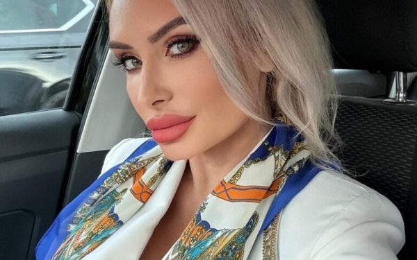 Procurorii Direcției Naționale Anticorupție (DNA) au reținut o avocată din Baroul București, implicată în cercetări legate de trafic de influență și corupție la nivel înalt