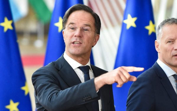 Rutte refuză ideea armatei europene, spune: „Continuați să visați”