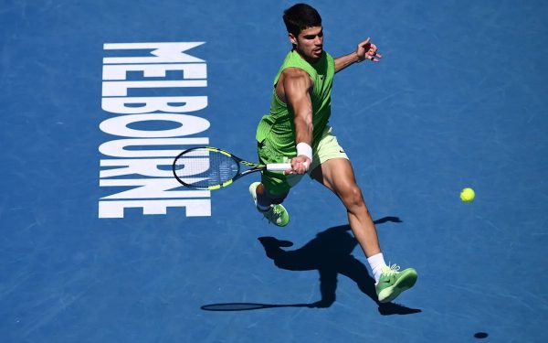 Carlos Alcaraz, antrenament intens înainte de sferturile de finală la Australian Open Melbourne, Australia – Tenisul spaniol Carlos Alcaraz s-a pregătit astăzi, în condiții extreme, pentru meciul său din sferturile de finală ale Australian Open, unde va înfrunta pe australianul Alex de Miñaur