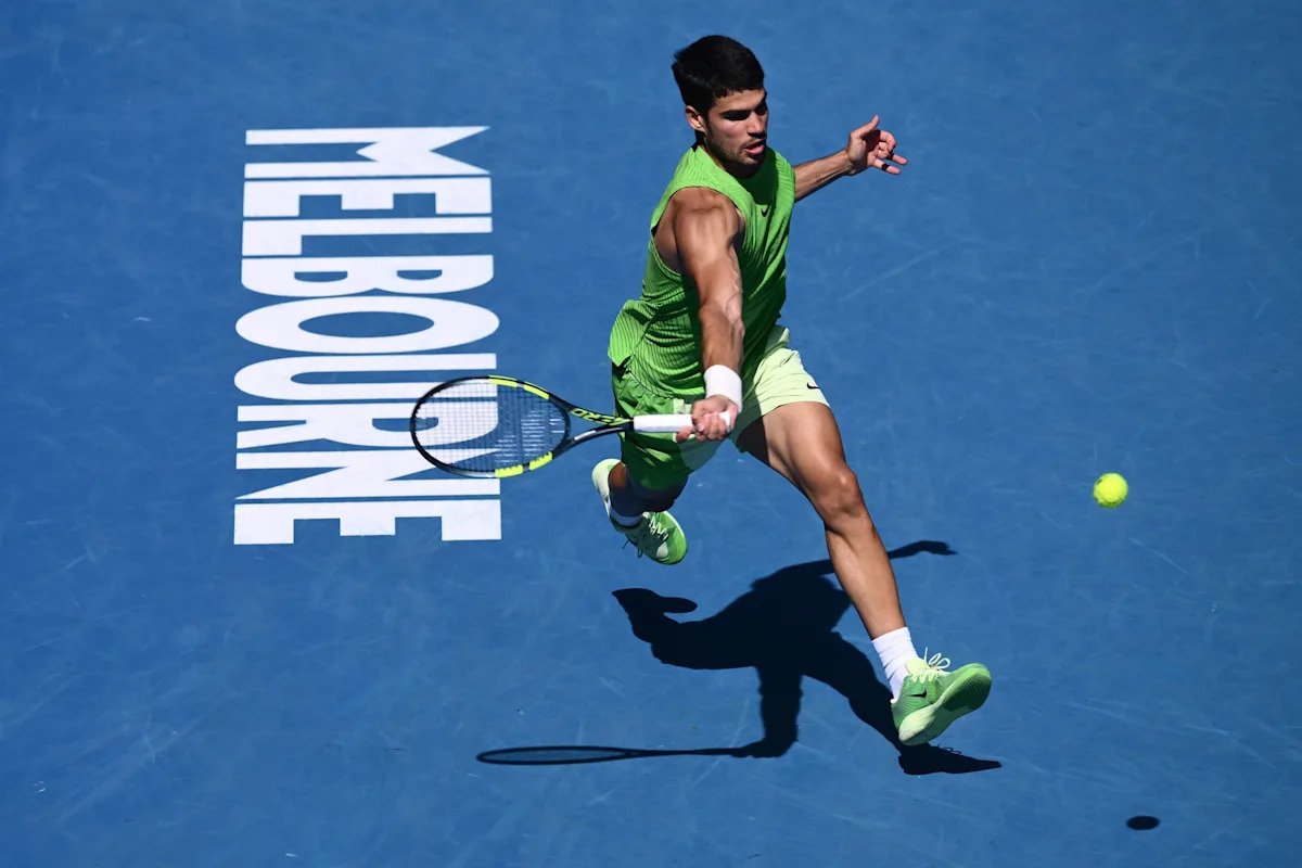 Carlos Alcaraz, antrenament intens înainte de sferturile de finală la Australian Open Melbourne, Australia – Tenisul spaniol Carlos Alcaraz s-a pregătit astăzi, în condiții extreme, pentru meciul său din sferturile de finală ale Australian Open, unde va înfrunta pe australianul Alex de Miñaur