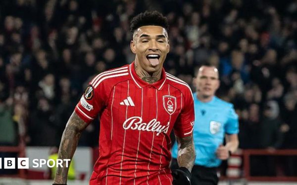 Victorie convingătoare pentru Nottingham Forest în Europa League Nottingham Forest a încheiat etapa de ligă a Europa League cu o victorie clară împotriva celor de la Ferencvaros, scor 4-0, pe teren propriu, la City Ground