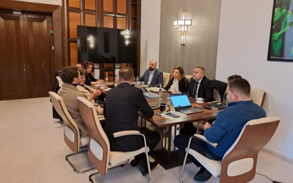 Bucureștiul, pe marginea unei crize energetice în plină iarnă: sistemul de termoficare funcționează, dar la limita de avarie În contextul temperaturilor extrem de scăzute din ultimele zile, sistemul de termoficare din Capitală se află în pragul unei situații de urgență