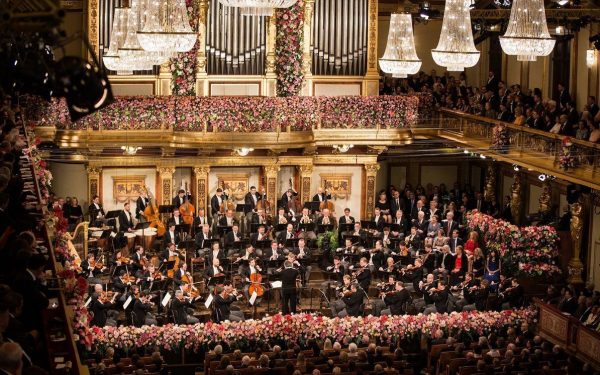 Celebrul Concert de Anul Nou al Filarmonicii din Viena, Transmis în Direct pe Latvian Television În prima zi a noului an, Latvian Television aduce în casele pasionaților de muzică din întreaga lume concertul tradițional al Filarmonicii din Viena, un eveniment care a câștigat popularitate de-a lungul anilor