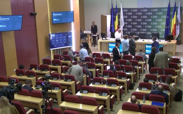 Consiliul General al Municipiului București a respins joi proiectul de hotărâre prin care se urma aprobarea achiziției de servicii de audit extern pentru companiile municipale STB SA și Termoenergetica