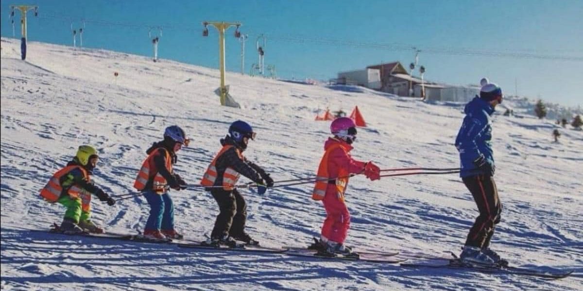 copii-schi-ski-straja-sursa-FB-Complex-Montana.jpg - FluxNational