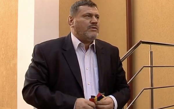 Cristian Poteraș, fost primar al Sectorului 6 din București, a rămas în memoria publicului nu pentru realizările administrative sau reformele propuse, ci mai degrabă pentru implicarea sa în scandaluri de corupție și dosare penale care au zguduit lumea politică locală