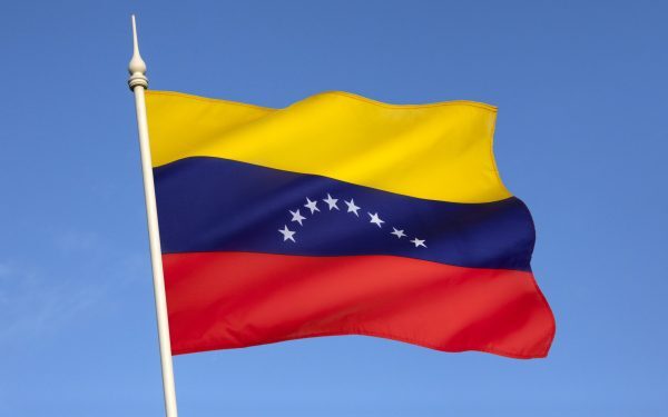 Venezuela pregătită pentru o “nouă agendă” cu Uniunea Europeană, dar sub presiunea Statelor Unite Venezuela și Uniunea Europeană par să fi început să pună la punct un nou capitol în relațiile lor diplomatice, trasând un posibil drum spre o abordare mai constructivă după ani de tensiuni și blocaje