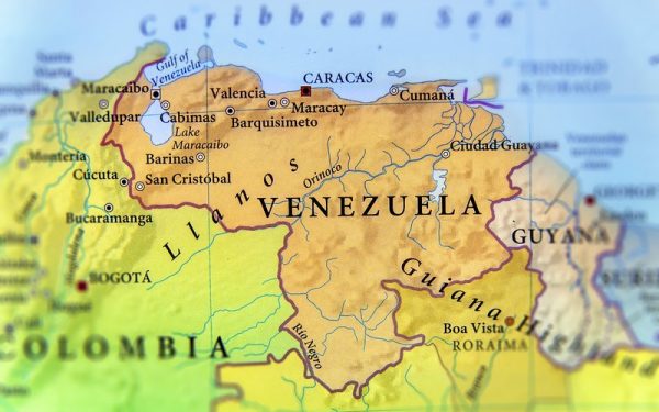 Statele Unite ale Americii și Venezuela explorează posibilitatea restabilirii relațiilor diplomatice, într-un context tensionat de mai mulți ani, după decenii de confruntări și sancțiuni reciproce