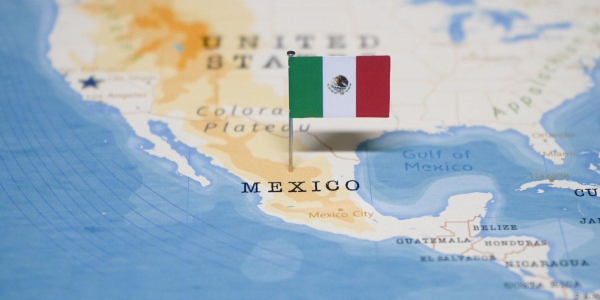 Ministrul Securității din Mexic anunță o operațiune amplă împotriva cartelurilor de droguri, trimițând încă 37 de membri ai rețelelor criminale americane Un nou val de acțiuni împotriva cartelurilor mexicane de droguri a fost lansat recent de autoritățile mexicane, într-un efort de a limita influența și extinderea rețelelor ilegale în Statele Unite