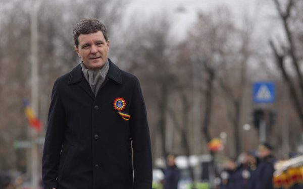 Sibiul Sparge Gheața: Hora Unirii Înconjoară Un Sens Giratoriu Ceremonia dedicată Unirii Principatelor Române, organizată la Iași, se pregătește să atragă atenția