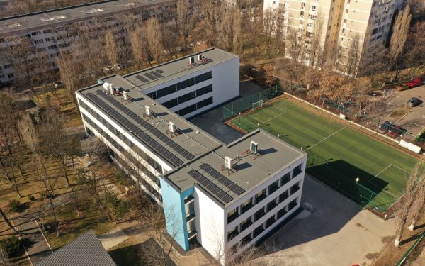 Primăria Sectorului 6 a făcut un pas important spre modernizarea infrastructurii educaționale, atribuind, în ultima zi a anului 2025, un contract pentru achiziția echipamentelor necesare atelierelor de producție film și multimedia de la Colegiul Tehnic „Gheorghe Asachi”