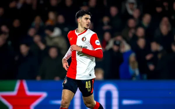 Feyenoord și Sturm Graz se luptă pentru supraviețuire în Europa League Feyenoord primește joi, la De Kuip, vizita echipei Sturm Graz într-un duel crucial pentru ambele formații, care se află în subsolul grupei Europa League