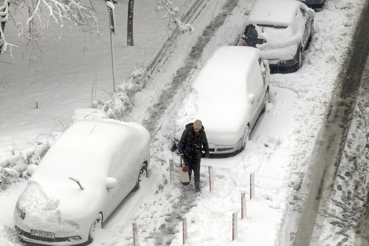 Calitatea aerului din București a atins cote alarmante în primele ore ale dimineții de duminică, conform datelor colectate de platforma de monitorizare uRAD Monitor