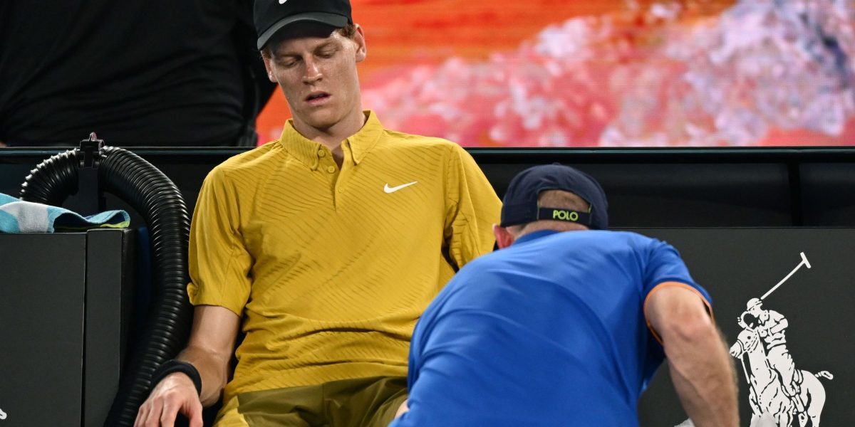 Sinner, salvarea organizatorilor în turul 3 la Australian Open Jannik Sinner a reușit să depășească momente critice în meciul din turul trei al Australian Open, impunându-se cu 4-6, 6-3, 6-4, 6-4 în fața americanului Eliot Spizzirri, după o confruntare intensă de peste trei ore și jumătate
