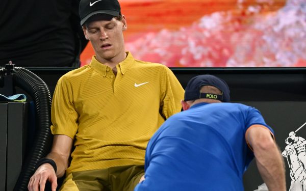 Sinner, salvarea organizatorilor în turul 3 la Australian Open Jannik Sinner a reușit să depășească momente critice în meciul din turul trei al Australian Open, impunându-se cu 4-6, 6-3, 6-4, 6-4 în fața americanului Eliot Spizzirri, după o confruntare intensă de peste trei ore și jumătate