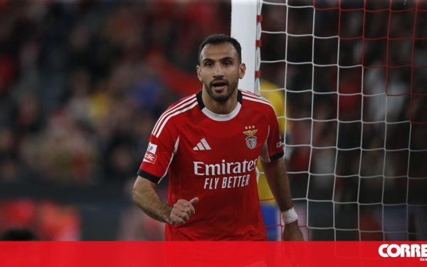 Benfica încheie prima etapă a Ligii Betclic cu o confruntare intensă împotriva Estoril Benfica a încheiat prima parte a sezonului 2025/26 cu o victorie importantă în fața celor de la Estoril, într-un meci disputat pe teren propriu