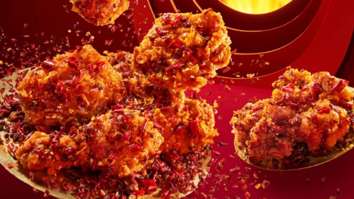 KFC Singapore aduce aromele picante ale Anului Calului de Foc Începând cu 14 ianuarie și până pe 25 februarie, KFC Singapore va lansa un meniu special dedicat Anului Nou Chinezesc, incorporând arome îndrăznețe de mala, o premieră pentru lanțul de restaurante fast-food