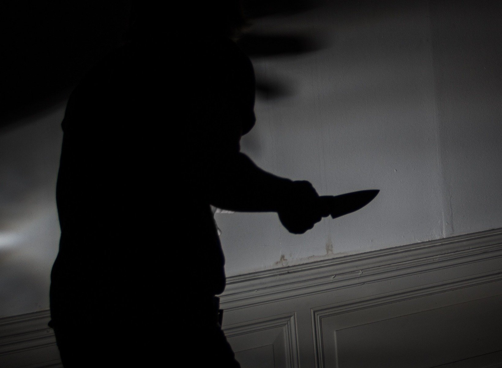 Un incident șocant a zguduit recent școlile din Kiev, unde un adolescent de doar 14 ani a fost arestat după ce a înjunghiat un elev de aceeași vârstă și un profesor de 39 de ani cu un cuțit