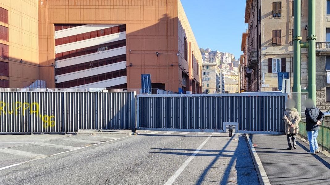Scena de caos în Marassi: Disconfortul locuitorilor în timpul meciurilor În seara aceasta, atmosfera din cartierul Marassi din Genova se va umple din nou de ecoul unei partide de fotbal, dar și de nervii locuitorilor