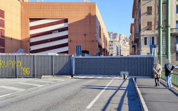 Scena de caos în Marassi: Disconfortul locuitorilor în timpul meciurilor În seara aceasta, atmosfera din cartierul Marassi din Genova se va umple din nou de ecoul unei partide de fotbal, dar și de nervii locuitorilor