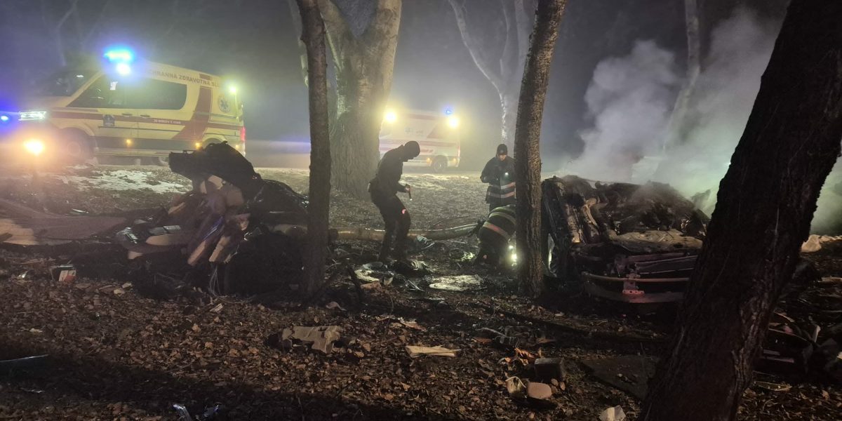 Accident mortal pe drumul spre Nagymegyer: O șoferiță cunoscută și-a pierdut viața după ce mașina a fost distrusă de flăcări O tragedie a avut loc în dimineața de ieri pe drumul care leagă orașul Nagymegyer de localitățile învecinate, unde o mașină de lux, un Mercedes S 580, a ieșit de pe carosabil, căzând în pădure