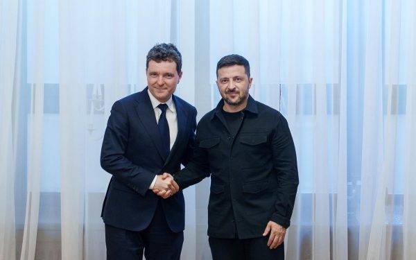 Zelenski și Nicușor Dan discută despre proiecte energetice comune pentru consolidarea securității regionale Președintele Ucrainei, Volodimir Zelenski, a făcut o declarație importantă vineri seară, anunțând că a avut o discuție fructuoasă cu primarul capitalei României, Nicușor Dan, despre potențiale proiecte energetice care ar putea întări cooperarea între cele două țări