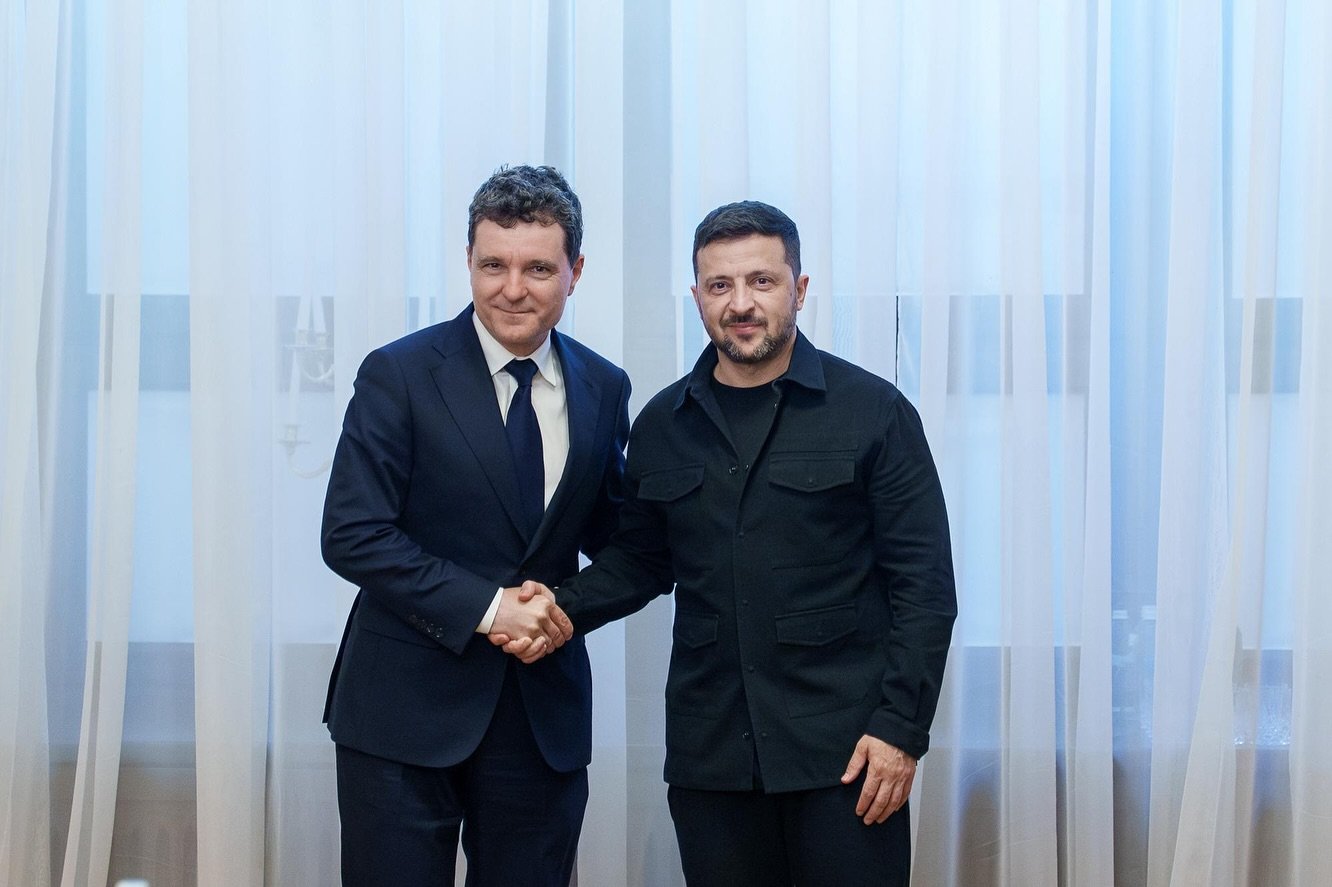 Zelenski și Nicușor Dan discută despre proiecte energetice comune pentru consolidarea securității regionale Președintele Ucrainei, Volodimir Zelenski, a făcut o declarație importantă vineri seară, anunțând că a avut o discuție fructuoasă cu primarul capitalei României, Nicușor Dan, despre potențiale proiecte energetice care ar putea întări cooperarea între cele două țări