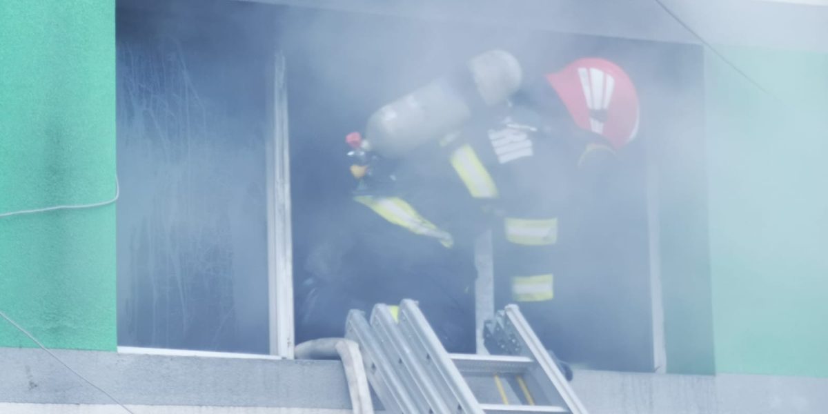 pompier-spital-constanta-incendiu.jpeg - FluxNational