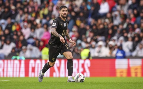 Ruben Neves își dorește transferul la Real Madrid Mijlocașul portughez Ruben Neves, aflat sub contract cu Al-Hilal, își manifestă intenția de a se alătura echipei Real Madrid în această fereastră de transferuri, conform informațiilor furnizate de publicația spaniolă AS