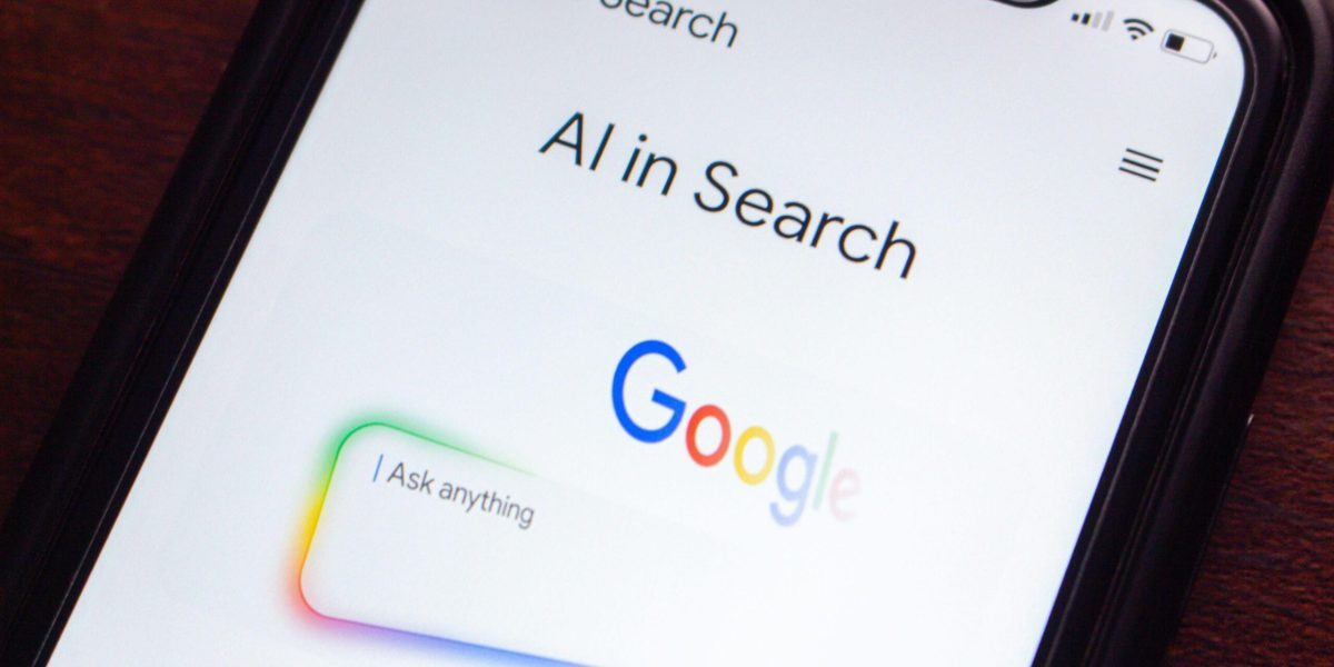 Google a decis să îndepărteze anumite rezumate generate de inteligența artificială privind informațiile din domeniul sănătății, în urma unei anchete detaliate care a scos la iveală riscuri majore pentru utilizatori