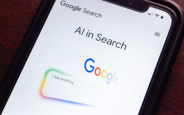 Google a decis să îndepărteze anumite rezumate generate de inteligența artificială privind informațiile din domeniul sănătății, în urma unei anchete detaliate care a scos la iveală riscuri majore pentru utilizatori