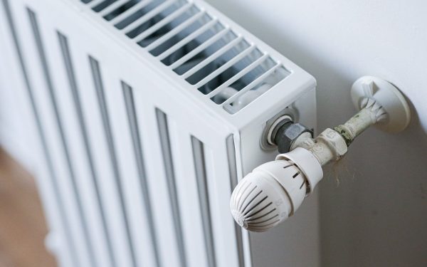 Amenda pentru nemontarea repartitoarelor de căldură, o măsură controversată și amânată de mai multe ori, rămâne pe hold până în 2027, conform deciziei recente a Guvernului