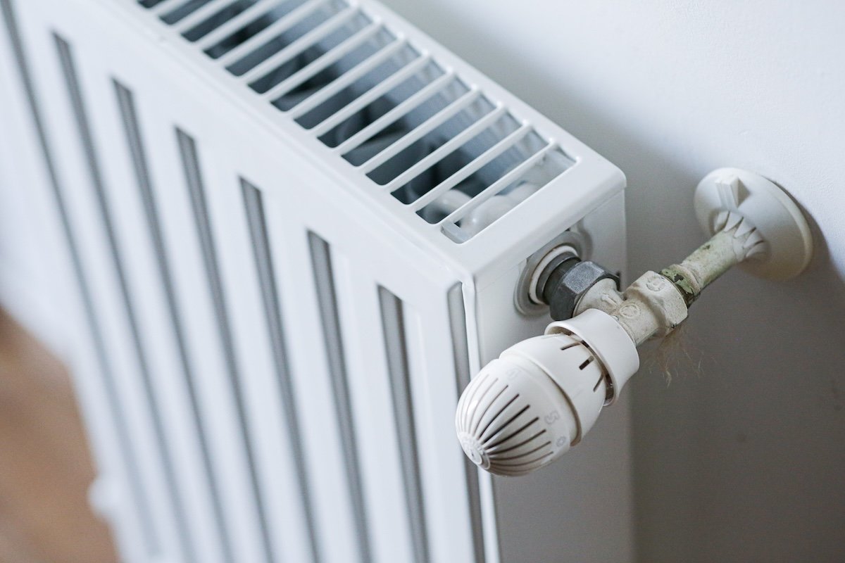 Amenda pentru nemontarea repartitoarelor de căldură, o măsură controversată și amânată de mai multe ori, rămâne pe hold până în 2027, conform deciziei recente a Guvernului