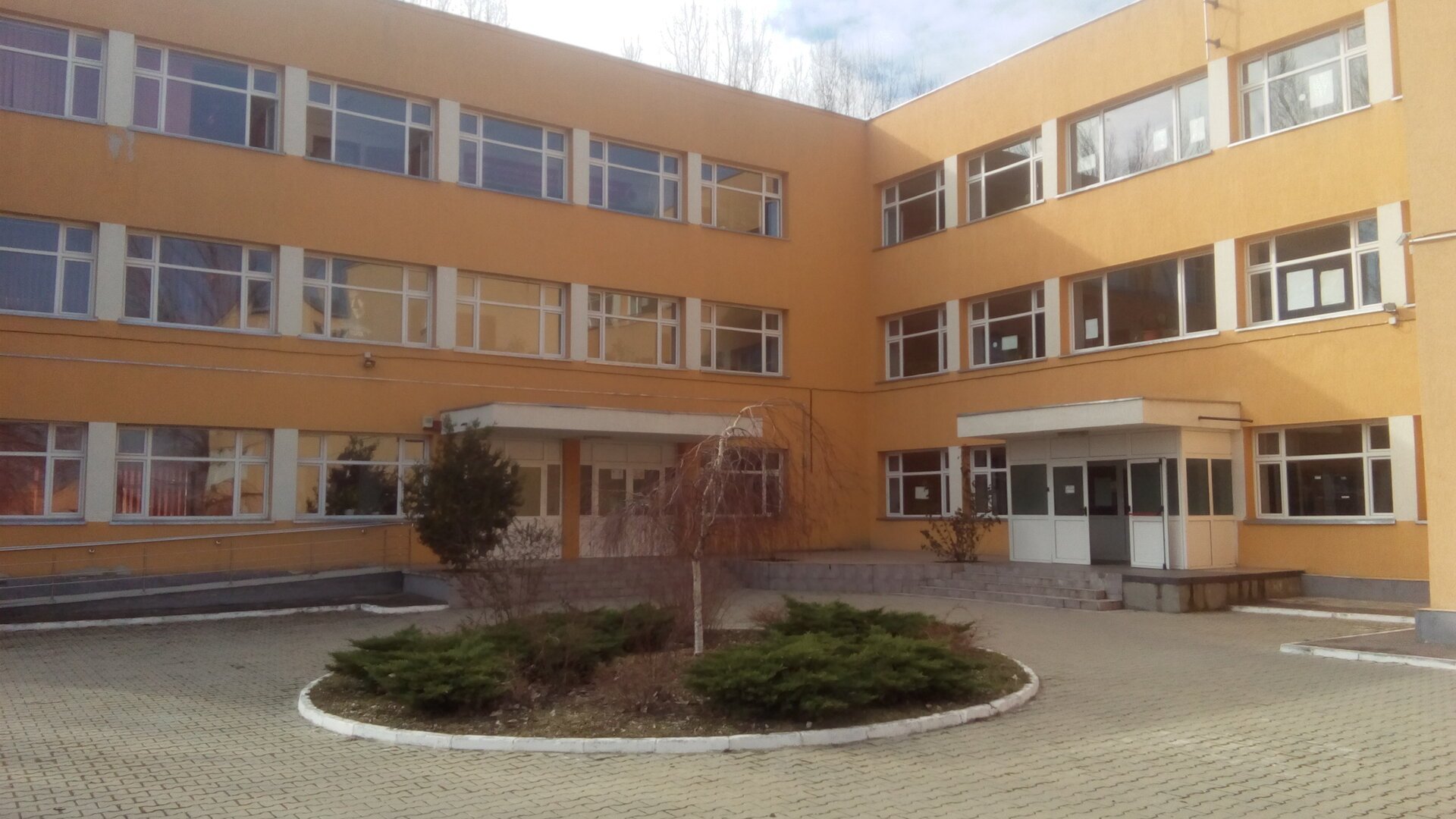 Primăria Sectorului 3 intenționează din nou majorarea bugetului alocat pentru renovarea Liceului Tehnologic „Dragomir Hurmuzescu”, o investiție ce a trecut deja prin mai multe ajustări de preț în ultimele luni