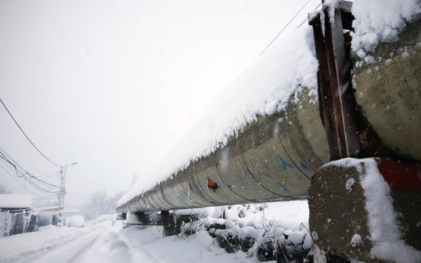 „Iarna își arată colții: ninsori, viscol și polei de val viguros în România”