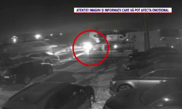 Accident grav pe șine: un șofer în stare critică după impactul cu un tren Marți seara, în jurul orei 19:00, un accident tragic a avut loc pe strada Doamna Chiajna, unde un autoturism s-a răsturnat pe șinele de tren, înainte de a fi spulberat de un tren care circula pe acel tronson