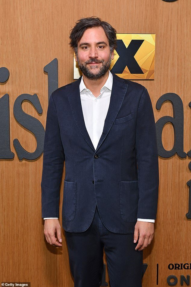 Josh Radnor, starul din „How I Met Your Mother”, a devenit tată Josh Radnor, cunoscut pentru rolul său iconic ca Ted Mosby în serialul de succes „How I Met Your Mother”, a anunțat cu bucurie venirea pe lume a primului său copil